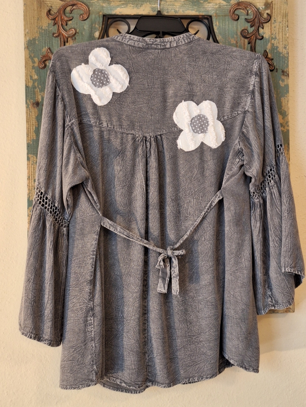 Rework Patchwork Gray Button-Front Floral Applique Blouse W/Bell Sleeves Size XL - Picture 7 of 8